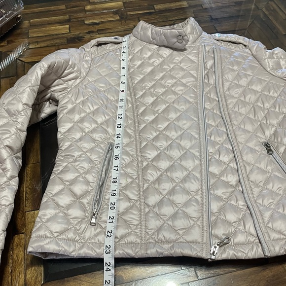 Kenneth Cole New York Women’s Cream Ruched Zippered Jacket Size Medium - Picture 13 of 13
